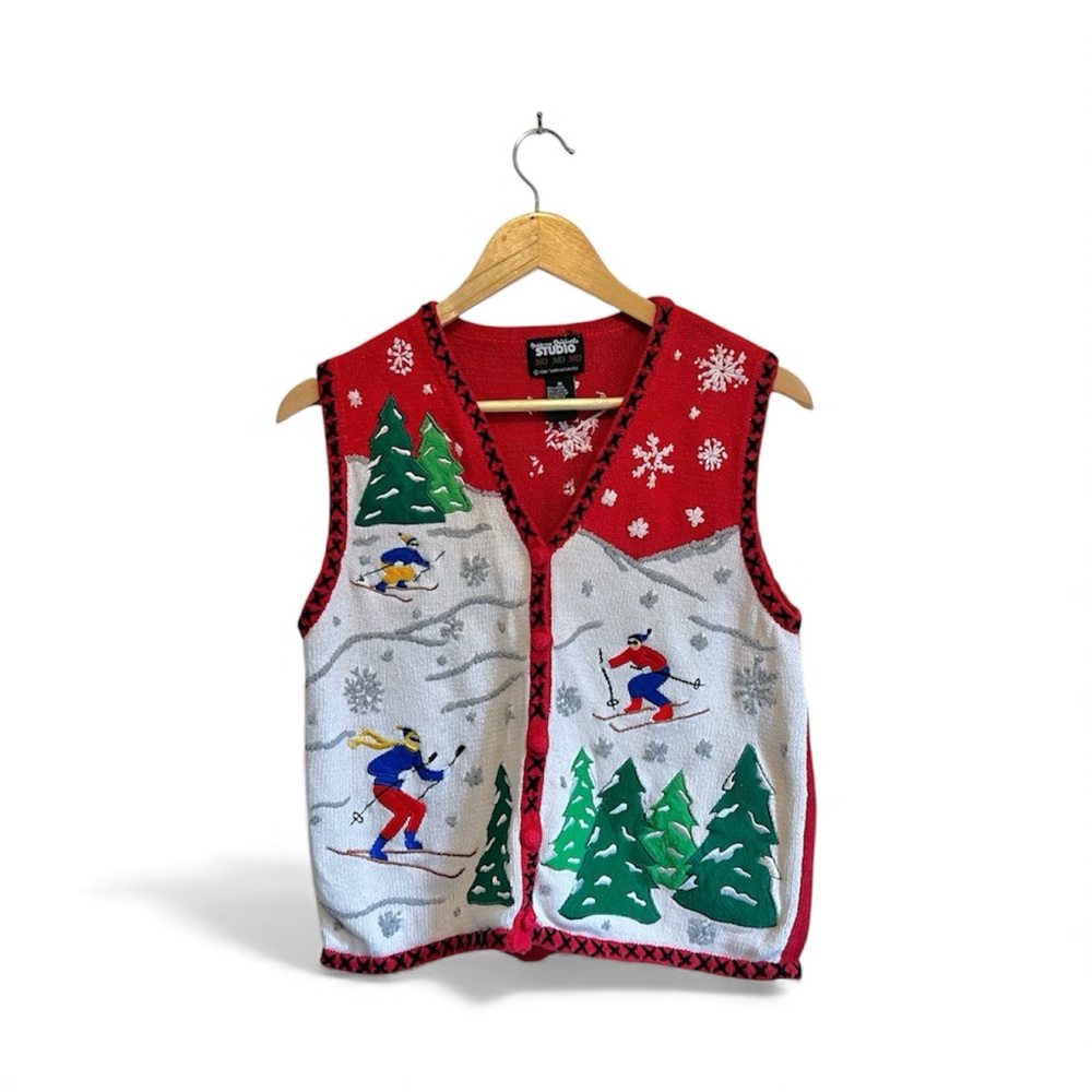 Studio Ski Theme Embroidered Festive Knitted Sweater Vest Size M